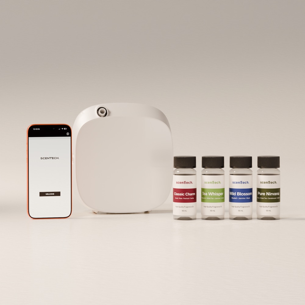 Scentech Smart Aroma Diffuser met de app op een telefoon en enkele geurpods